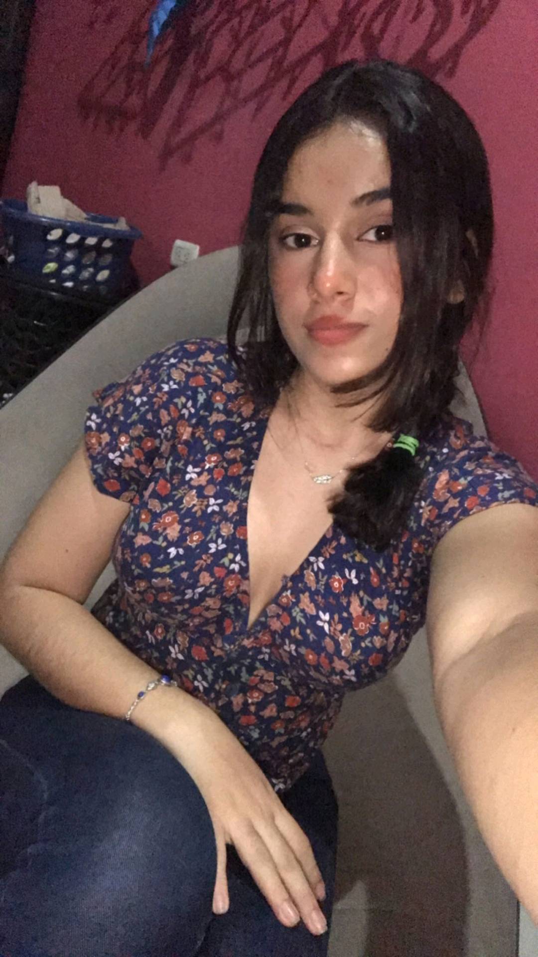A woman from Honduras on Plamfy, framed the way a first video chat should look