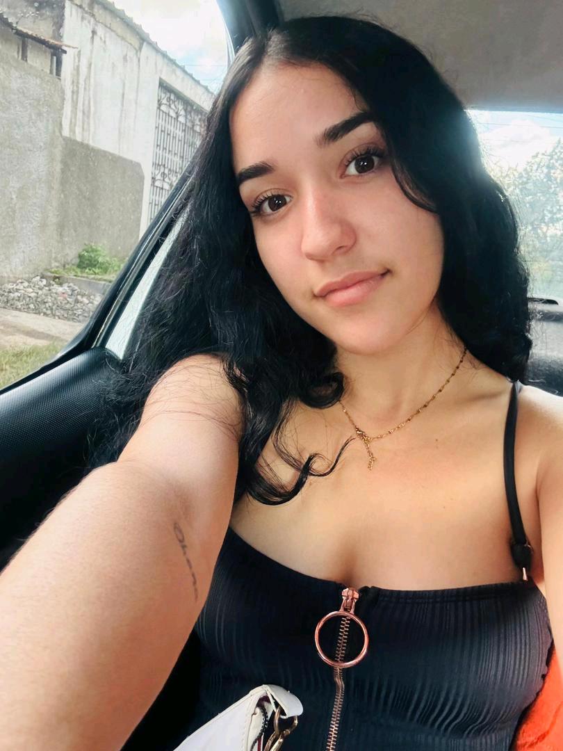 A woman from Cuba on Plamfy