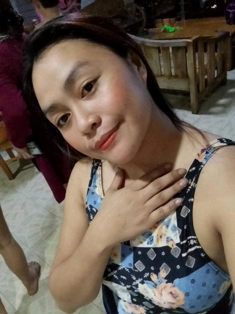 A woman from the Philippines on Plamfy, the kind of face you meet when you watch live streams in your browser