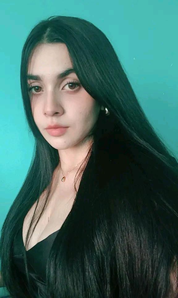 A woman from Honduras on Plamfy